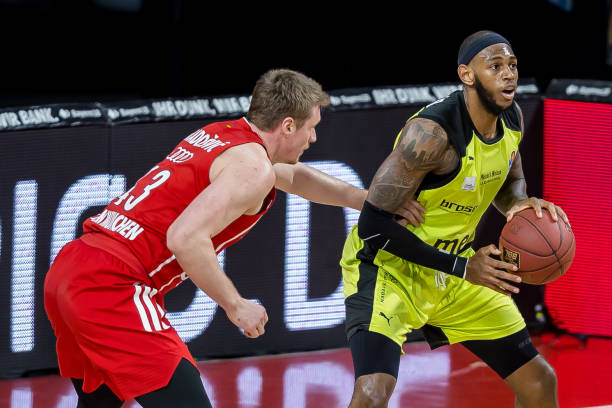 对抗能力的 对抗能力的