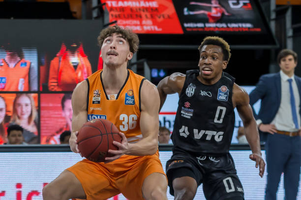 一名现代中 一名现代中